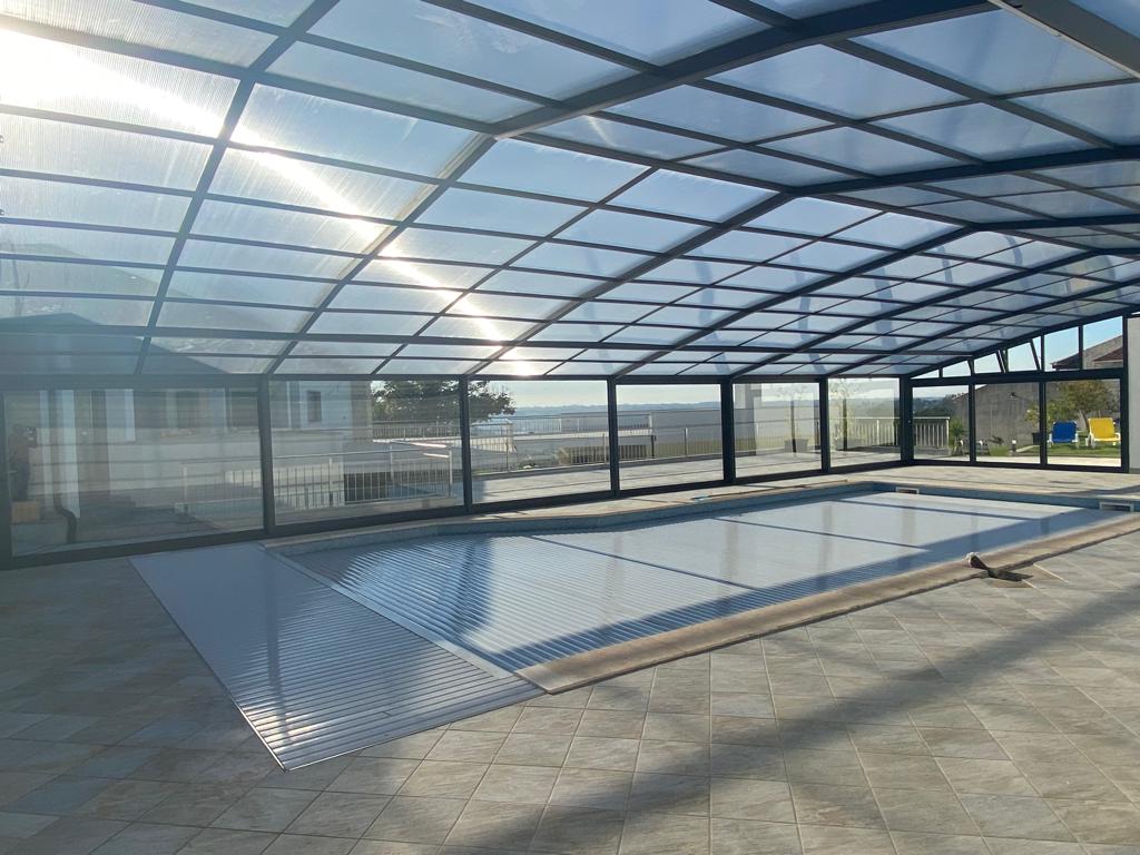 La eficiencia energética de las cubiertas de piscina a medida: Beneficios económicos y medioambientales La eficiencia energética de las cubiertas de piscina a medida | Cubrima